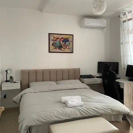 After U.s. Embassy In 地拉那